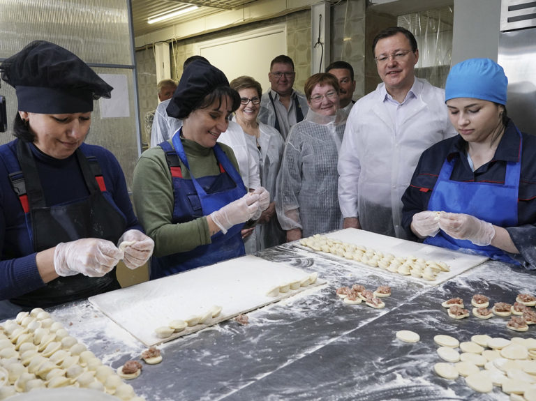 Знакомство губернатора Дмитрия Азарова с нашей продукцией